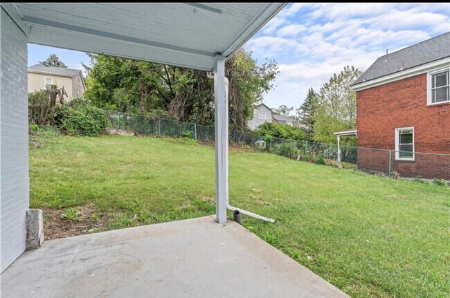 Building Photo - 2935 Devlin St