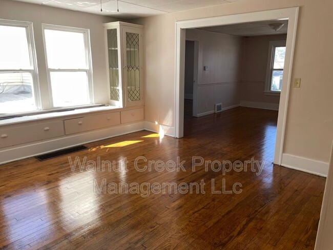 Building Photo - 810 E Erie Ave