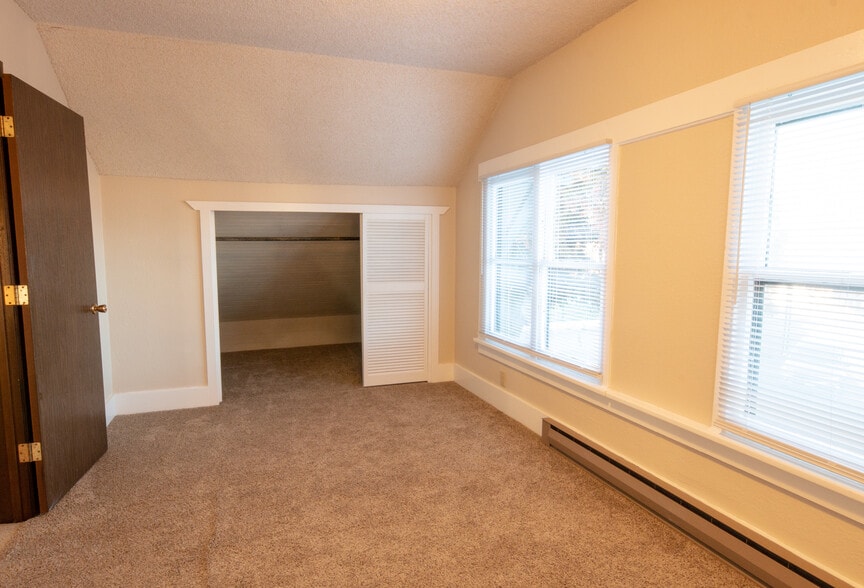 Bedroom - 124 E Orchard Ave