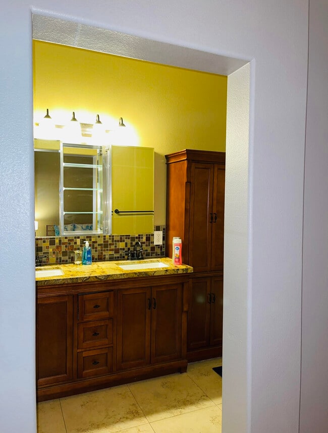 Building Photo - 27875 Avenida Maravilla