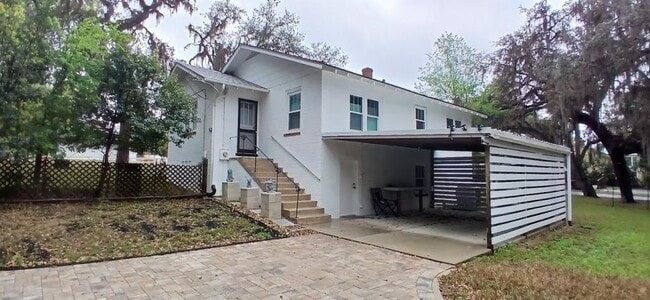 Building Photo - 923 NE 2nd St