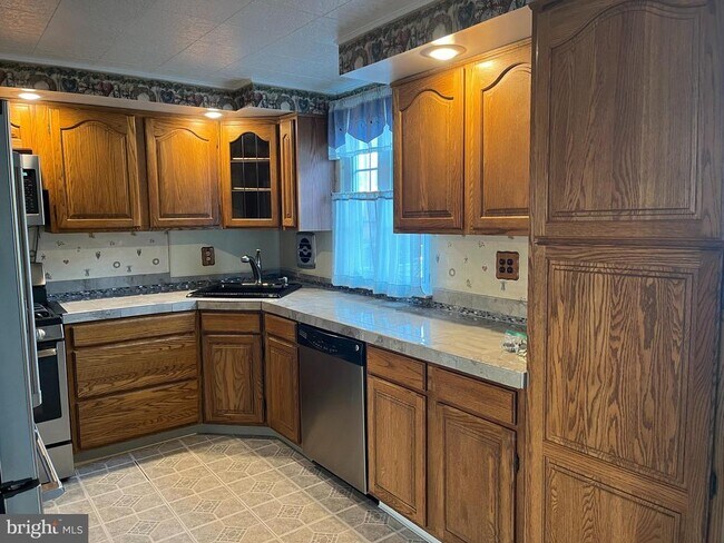 Building Photo - 4417 Crossland Rd