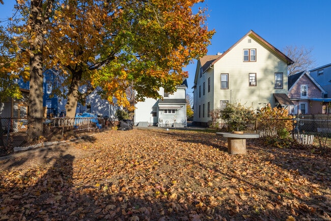 Building Photo - 216 Howard Ave