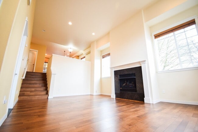 Building Photo - Beautiful Condo In the Heart of Beaverton!
