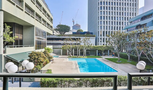 Building Photo - 880 W 1st St