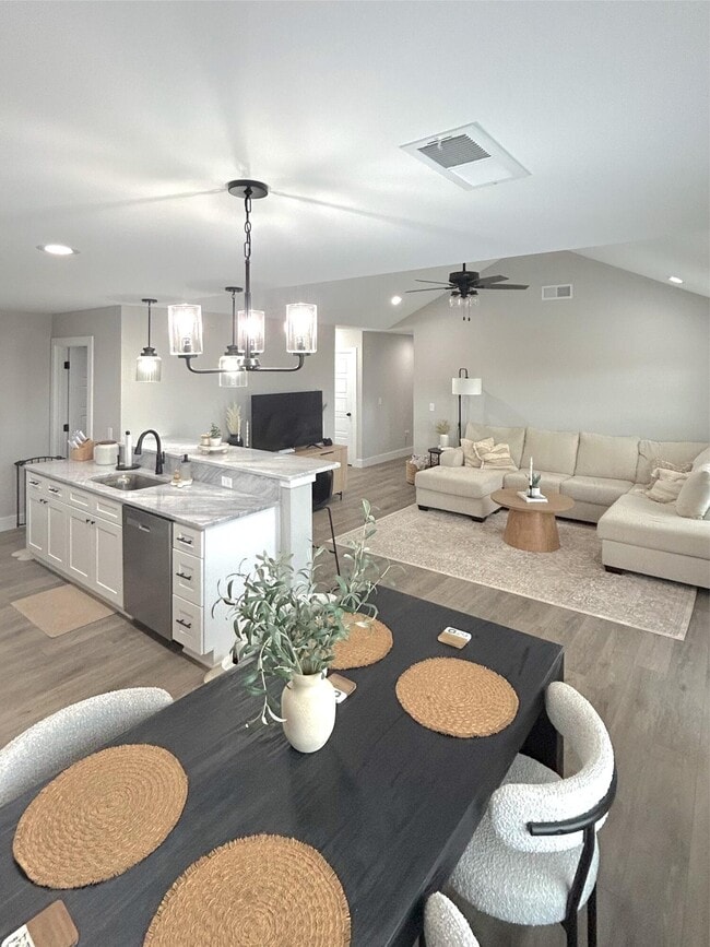 Building Photo - 256 Brook Cv