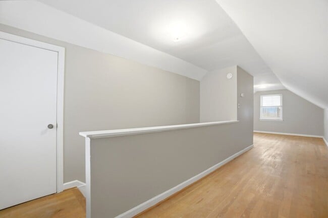 Building Photo - 3267 Walmar Dr