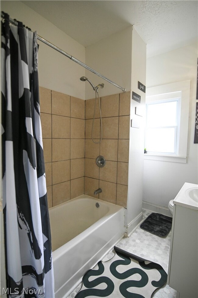 Building Photo - 1856 Lampson Rd