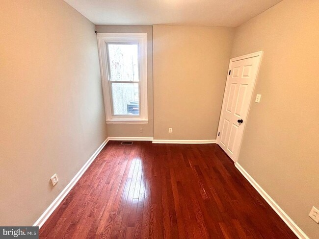 Building Photo - 809 Morris St