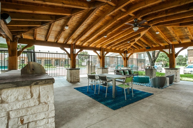 Building Photo - Forty200