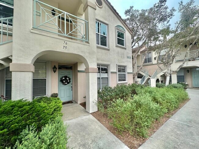 Building Photo - Second Floor Updated 2 BD / 2 BA In Carmel...