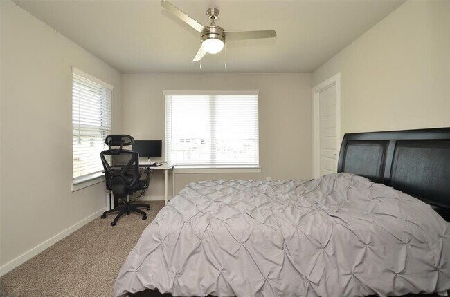 Building Photo - 28615 Halle Ray Dr