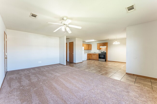 Building Photo - 318 E Marietta Ct