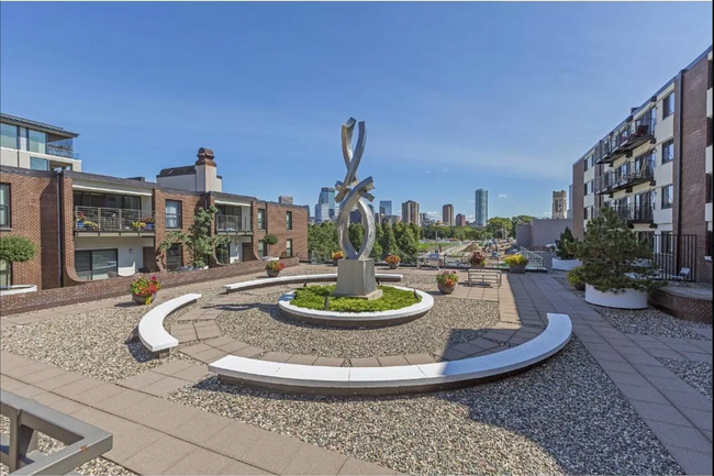 Building Photo - 1Bd/1Ba with Heated Parking, Stainless Ste...
