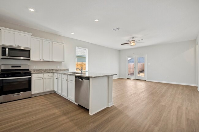 Building Photo - 341 Tejas Trl