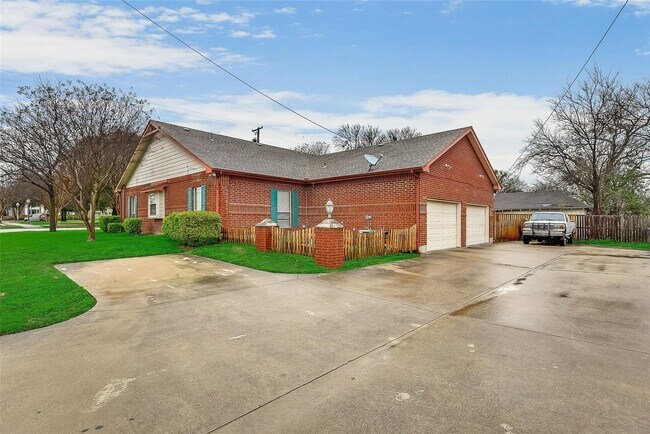 Building Photo - 300-306 East Main Street