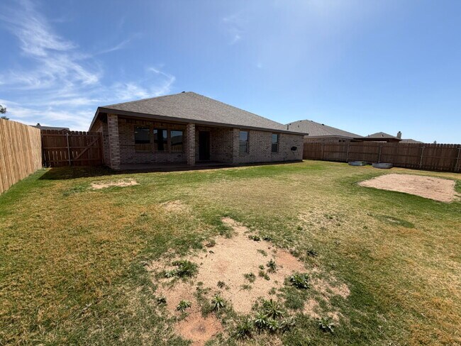 Building Photo - * MOVE IN SPECIAL * Beautiful 4 Bedroom 2 Bath Home in Wollforth!