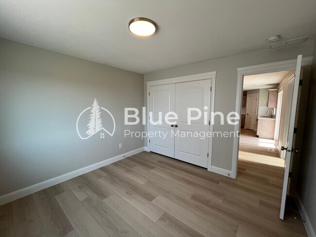 Building Photo - 6360 Ender Ln