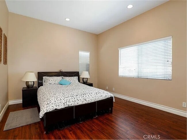 Primary Photo - 5 Bedroom & 5.5 Bathroom