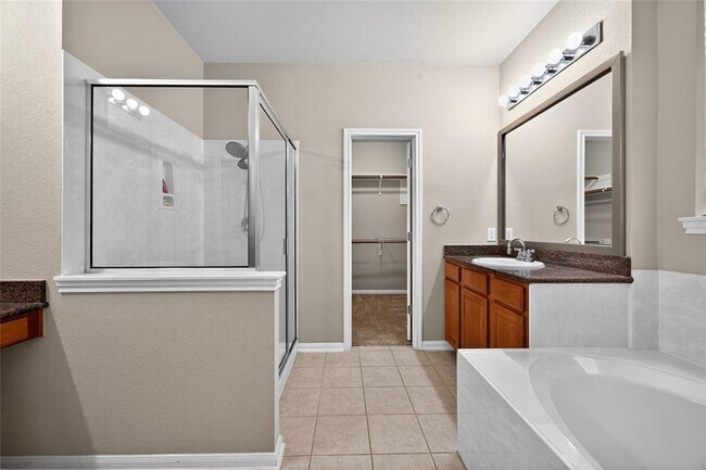 Building Photo - 15512 Interlachen Dr