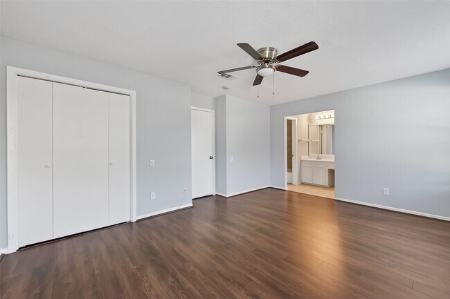 Building Photo - 8646 Maplecrest Dr