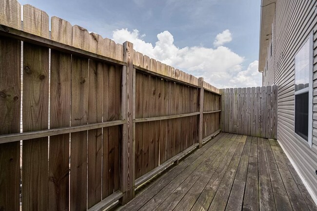 Building Photo - COMING SOON! Murfreesboro Townhouse- 4 Bed...
