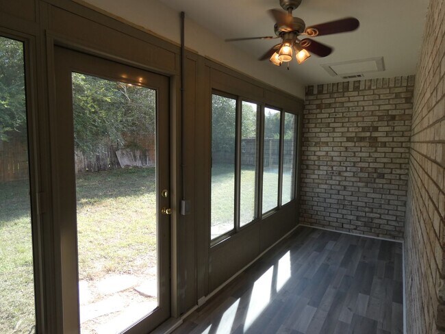 Building Photo - Spacious 3-Bedroom Home - Pace