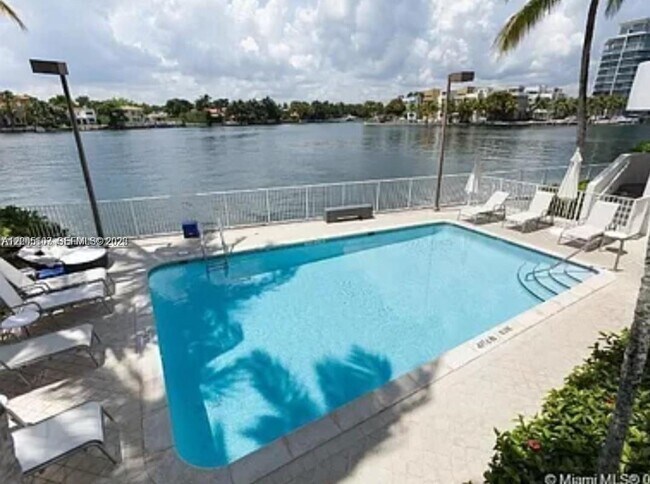 Building Photo - 5880 Collins Ave