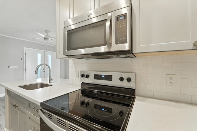 Building Photo - Heart of Phoenix Living – Modern 1BR with ...