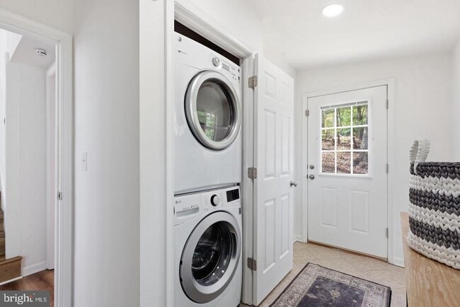 Building Photo - 241 Wildcat Dr