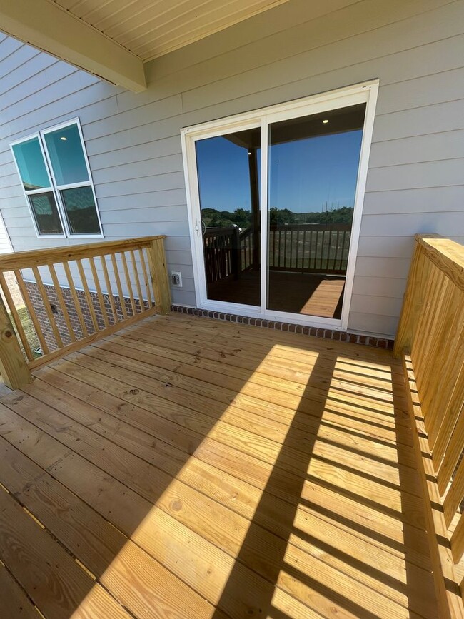 Building Photo - Introducing a stunning home