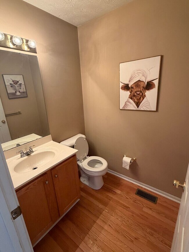 Building Photo - Beautiful, two-story, 4 bedroom home in Springboro!
