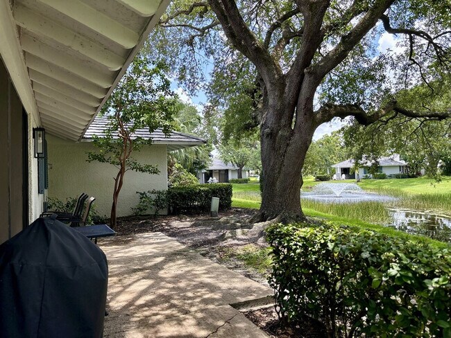 Building Photo - 216 Club Dr