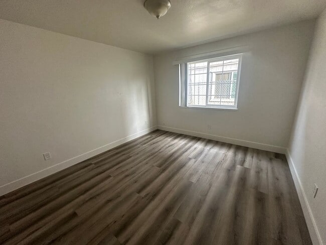 Building Photo - 1948 Country Club Ct