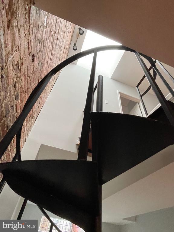 Building Photo - 1231 Linden Pl NE