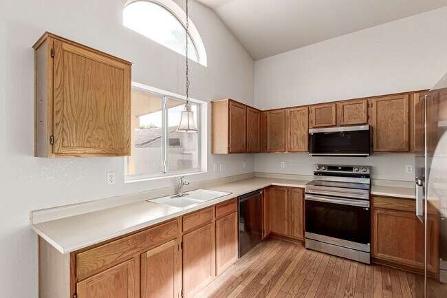 Building Photo - Beautiful Single-Level Home in Prime Locat...