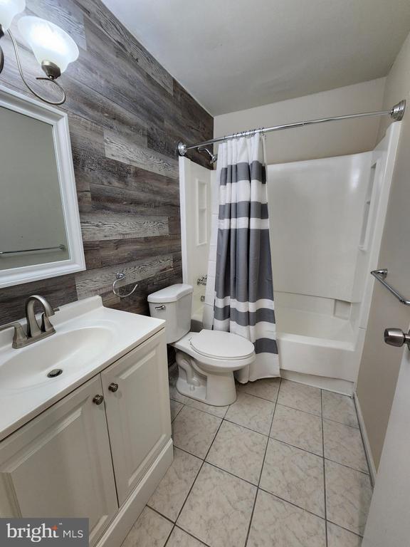 Building Photo - 5 Summit Ct