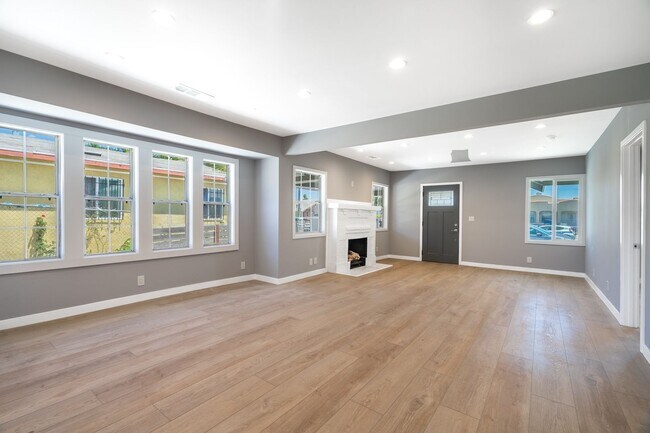 Building Photo - 1049 W 62nd St