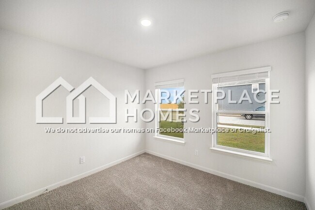 Building Photo - 933 Burlington Ave