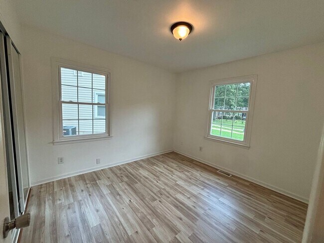 Building Photo - 163 Alva Cir