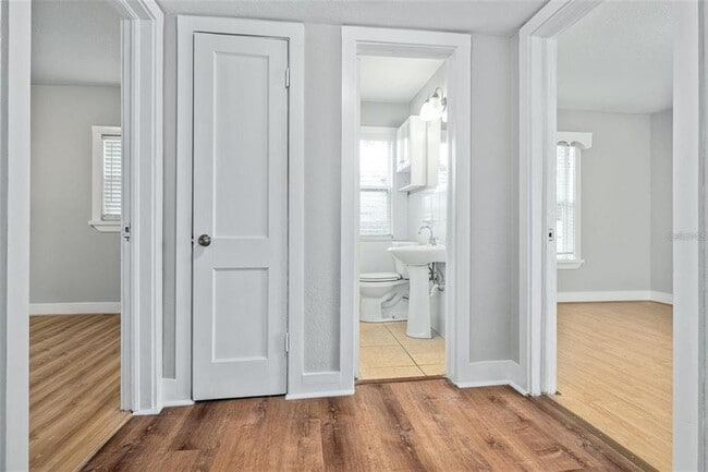 Building Photo - 3818 W Euclid Ave