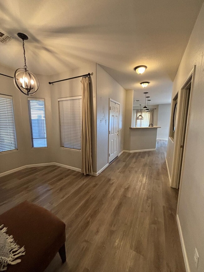 Building Photo - 948 E Savannah Dr