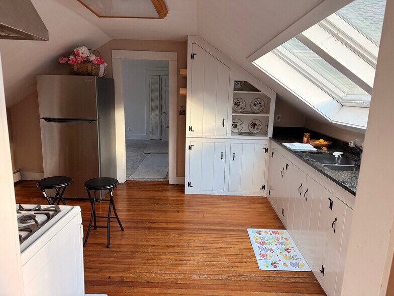 Kitchen - 20 Collins Rd