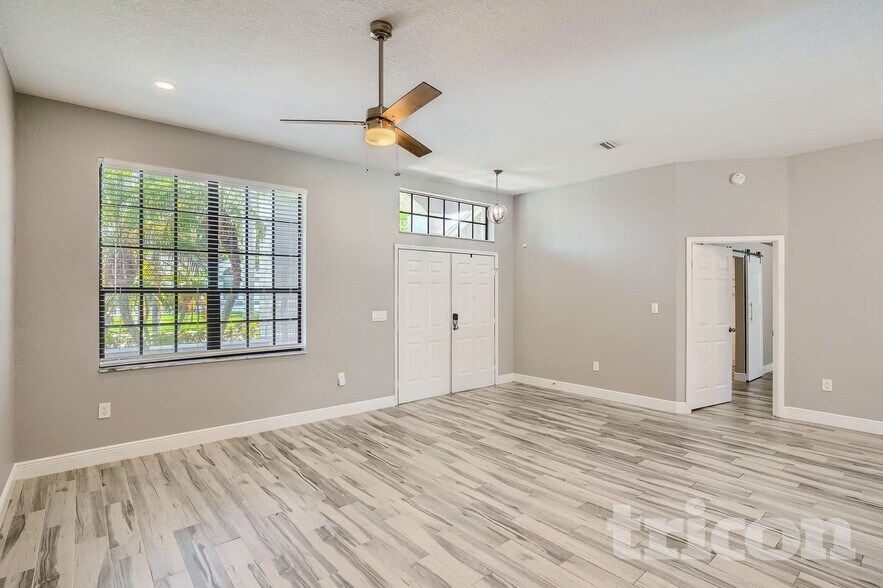 Building Photo - 598 Waterford Cir W