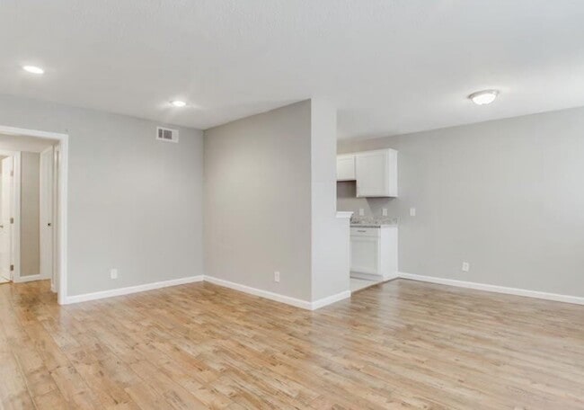 Building Photo - 950 Live Oak St