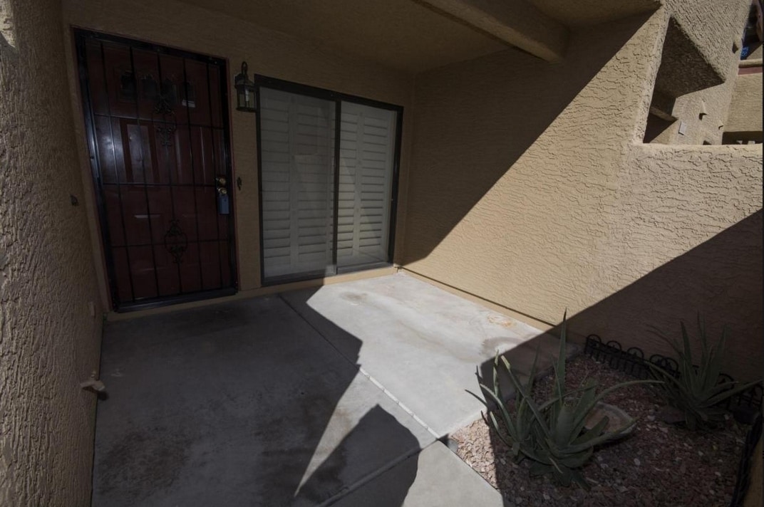 Building Photo - 850 S River Dr