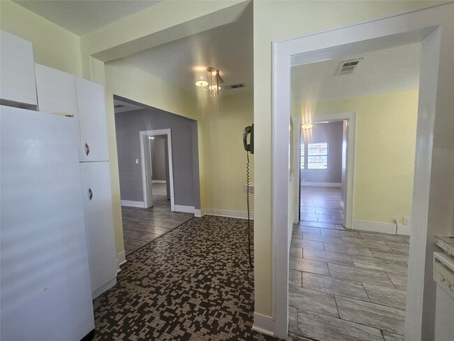 Building Photo - 3828 Ave S