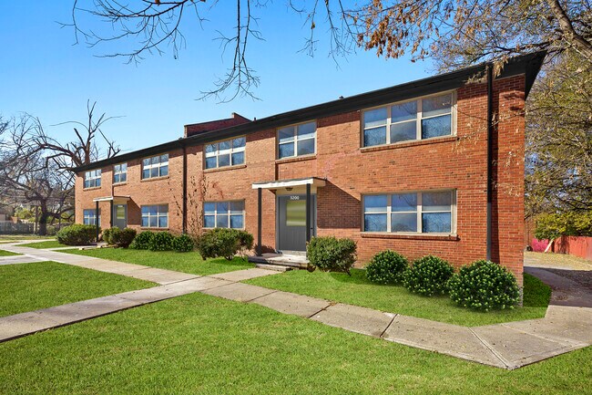 Primary Photo - 3118 E 49th St