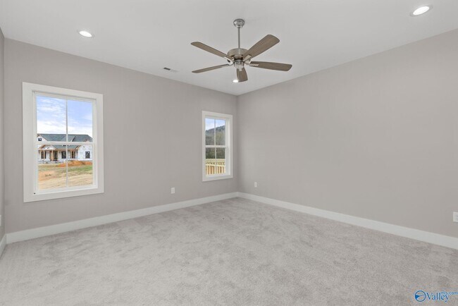 Building Photo - 219 Bush Rd SE