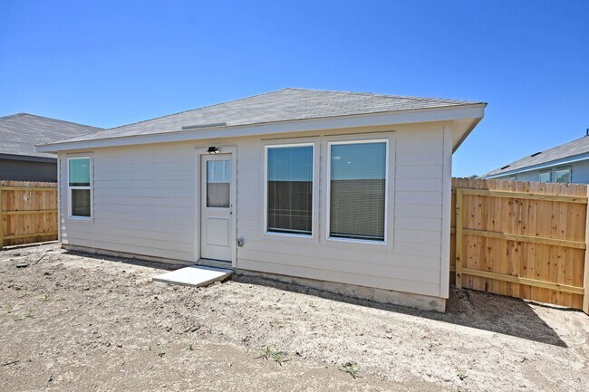 Building Photo - 2407 Shady Grv